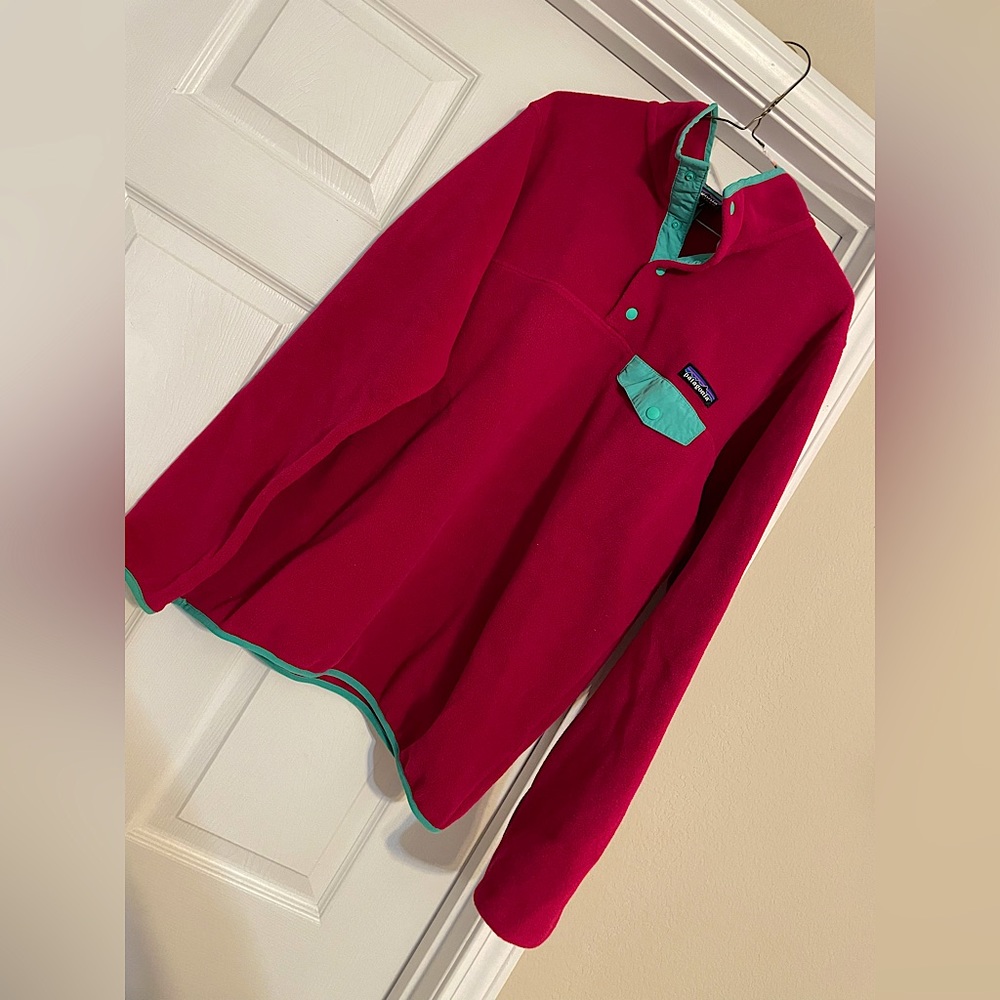 Synchilla women’s Patagonia. Worn 2 times. Like NEW. HOT PINK, TURQUOISE TRIM!